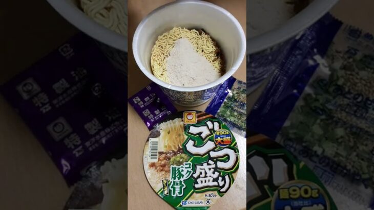 アレンジ レシピ ちょい足し 麩 ふ ごつ盛り こく 豚骨 大盛 Maruchan マルちゃん ミク ジオング MIKU ZEONG 料理 夜食 2022年5月 カップ麺 Cup Noodle