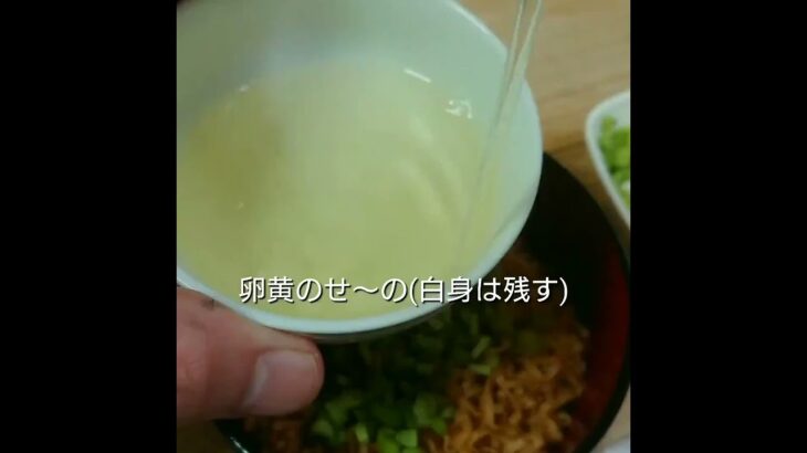 チキンラーメンをアレンジしたら、1袋で2種類できた！面白料理動画！　#shorts