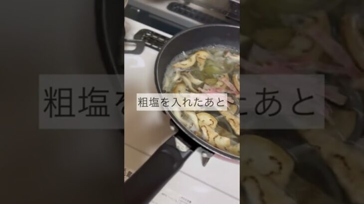 簡単‼️フライパンひとつで出来る‼️なすびとしめじのナポリタン🍆🍝