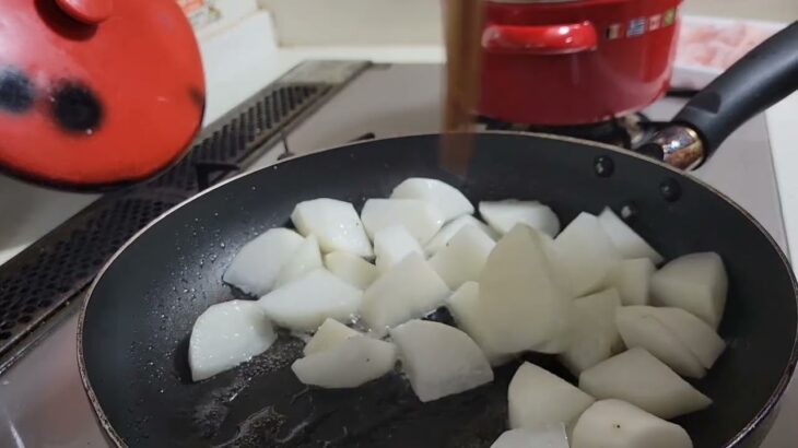 フライパン1つで大根と鶏肉料理🍳お弁当のおかずにも！☺ニンニクも、あれば少し入れます🍳